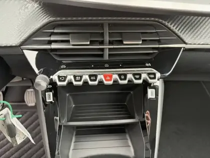 Photo 19 Peugeot 208  100 S&S BVM6