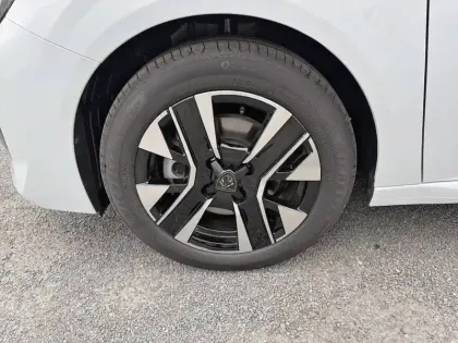 Photo 12 Peugeot 208  100 S&S BVM6