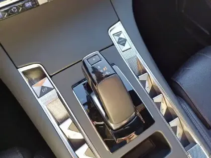 Photo 13 DS DS 7 DS7 Crossback Hybride E-Tense 300 EAT8 4x4