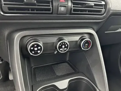 Photo 44 Citroën C3  Turbo 100 ch BVM6