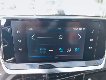 Photo 18 Peugeot 208  PureTech 100 S&S BVM6