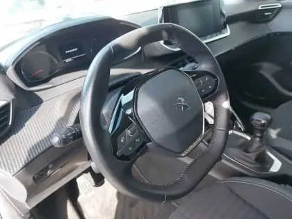 Photo 8 Peugeot 208  PureTech 100 S&S BVM6