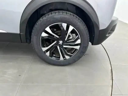 Photo 12 Peugeot 2008  PureTech 130 S&S EAT8
