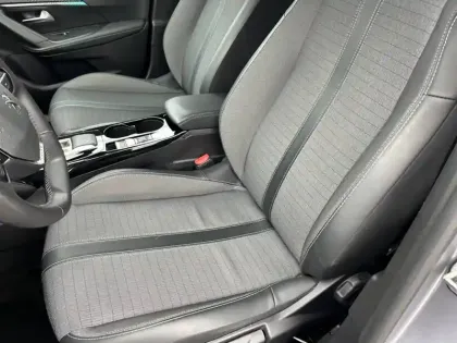 Photo 10 Peugeot 2008  PureTech 130 S&S EAT8