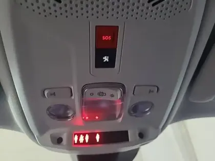 Photo 27 Peugeot 2008  BlueHDi 130 S&S EAT8