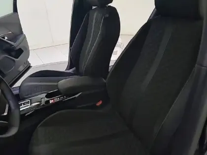 Photo 13 Peugeot 2008  BlueHDi 130 S&S EAT8