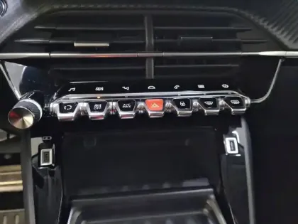 Photo 26 Peugeot 2008  BlueHDi 130 S&S EAT8