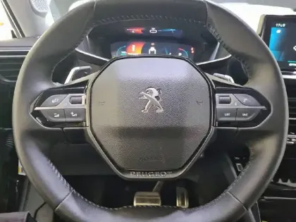 Photo 11 Peugeot 2008  BlueHDi 130 S&S EAT8