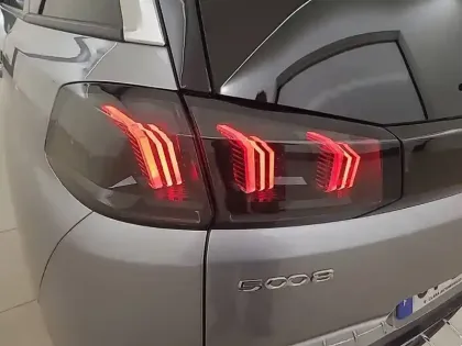 Photo 52 Peugeot 5008  PureTech 130ch S&S EAT8