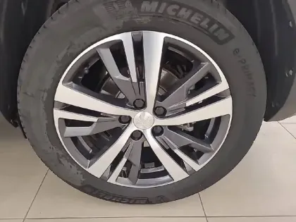Photo 12 Peugeot 5008  PureTech 130ch S&S EAT8