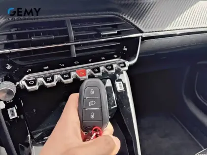 Photo 22 Peugeot 208  Electrique 50 kWh 136ch