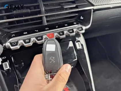 Photo 23 Peugeot 208  Electrique 50 kWh 136ch