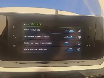 Photo 18 Peugeot 208  Electrique 50 kWh 136ch