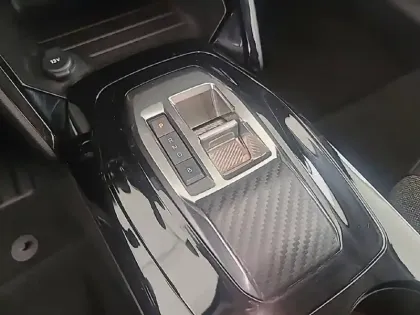 Photo 13 Peugeot 208  Electrique 50 kWh 136ch