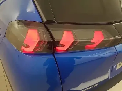 Photo 16 Peugeot 2008  PureTech 100 S&S BVM6