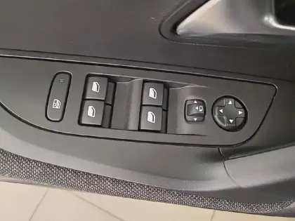 Photo 23 Peugeot 2008  PureTech 100 S&S BVM6