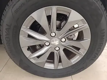 Photo 12 Peugeot 2008  PureTech 100 S&S BVM6