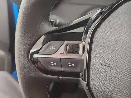 Photo 21 Peugeot 2008  PureTech 100 S&S BVM6