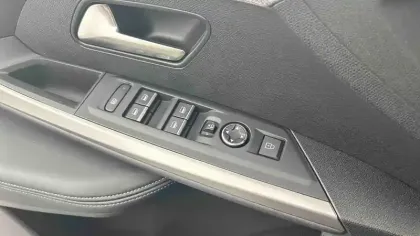 Photo 40 Peugeot 3008  Hybrid 145 e-DCS6