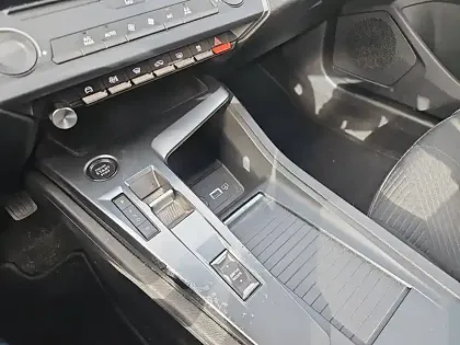 Photo 13 Peugeot 308  BlueHDi 130ch S&S EAT8