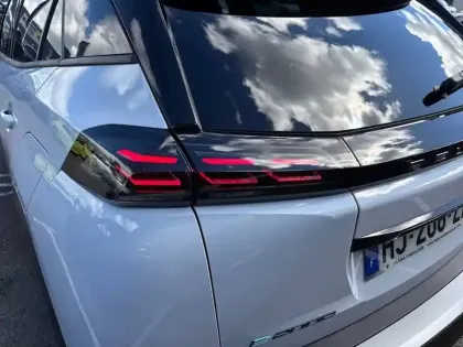 Photo 16 Peugeot 2008  Electrique 54 kWh 156 ch