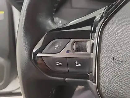 Photo 47 Peugeot 2008  PureTech 130 S&S BVM6