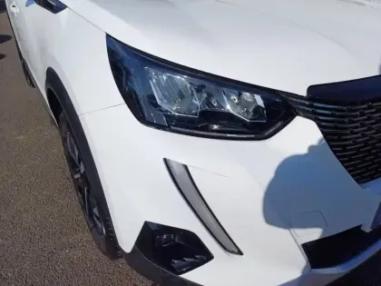 Photo 15 Peugeot 2008  PureTech 130 S&S BVM6