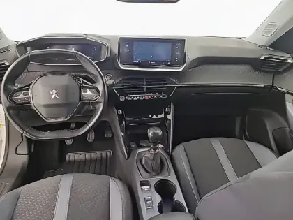 Photo 33 Peugeot 2008  PureTech 130 S&S BVM6