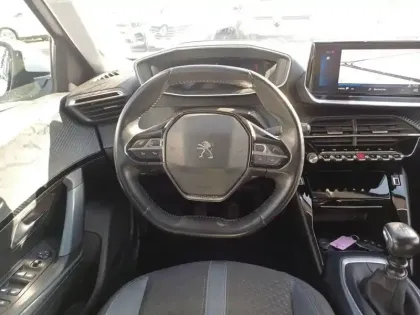 Photo 8 Peugeot 2008  PureTech 130 S&S BVM6