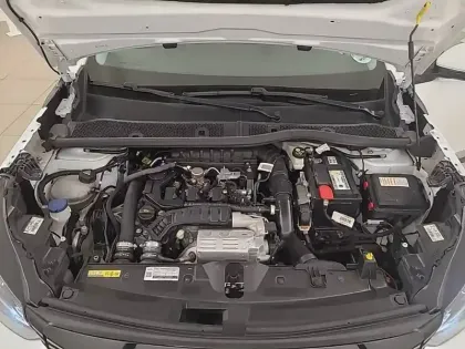 Photo 52 Peugeot 2008  PureTech 130 S&S BVM6