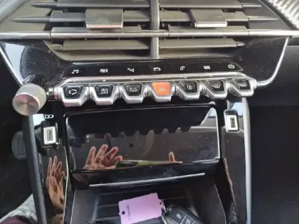 Photo 20 Peugeot 2008  PureTech 130 S&S BVM6