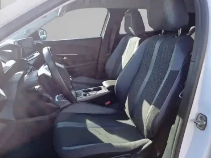 Photo 10 Peugeot 2008  PureTech 130 S&S BVM6