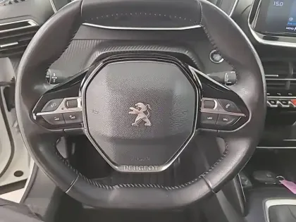 Photo 34 Peugeot 2008  PureTech 130 S&S BVM6