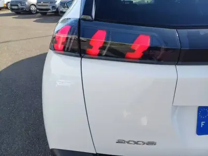 Photo 16 Peugeot 2008  PureTech 130 S&S BVM6