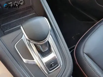 Photo 14 Renault Captur  mild hybrid 160 EDC