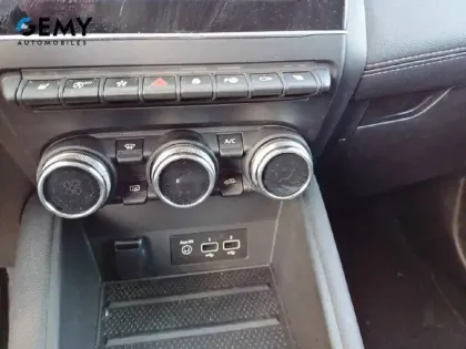 Photo 13 Renault Captur  mild hybrid 160 EDC