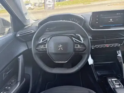 Photo 8 Peugeot 2008  PureTech 130 S&S EAT8