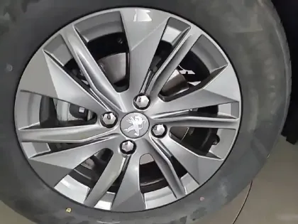 Photo 32 Peugeot 2008  PureTech 130 S&S EAT8
