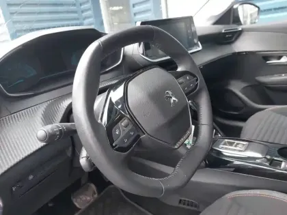 Photo 8 Peugeot 208  Electrique 50 kWh 136ch