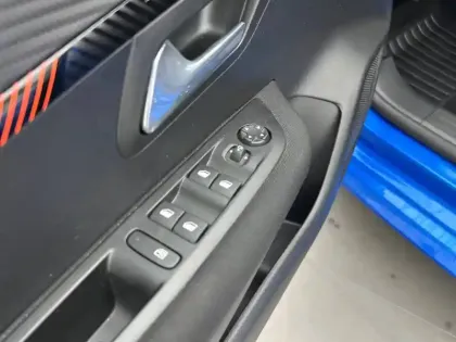 Photo 37 Peugeot 208  Electrique 50 kWh 136ch