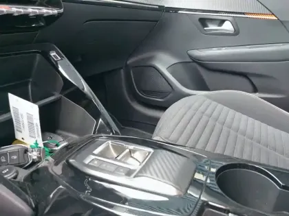 Photo 13 Peugeot 208  Electrique 50 kWh 136ch