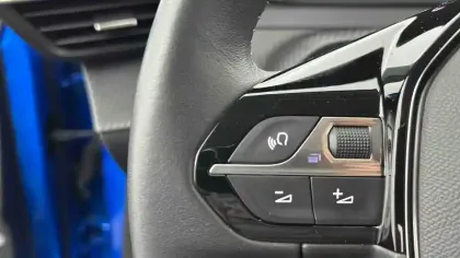 Photo 33 Peugeot 208  Electrique 50 kWh 136ch
