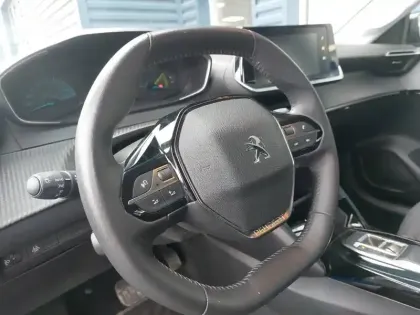 Photo 8 Peugeot 208  Electrique 50 kWh 136ch