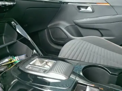 Photo 13 Peugeot 208  Electrique 50 kWh 136ch