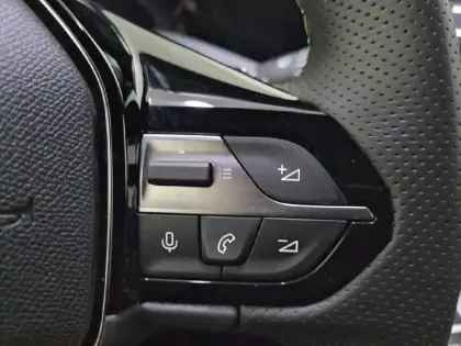 Photo 48 Peugeot 408  Hybrid 145 e-DCS6