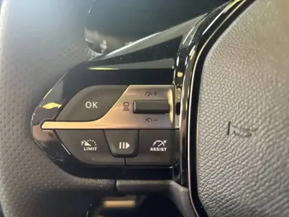 Photo 18 Peugeot 408  Hybrid 145 e-DCS6