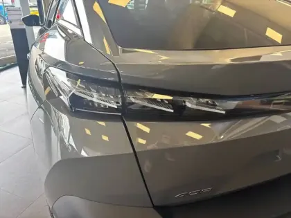 Photo 16 Peugeot 408  Hybrid 145 e-DCS6