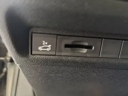 Photo 19 Peugeot 408  Hybrid 145 e-DCS6