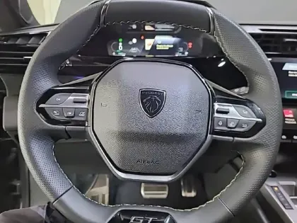 Photo 30 Peugeot 408  Hybrid 145 e-DCS6