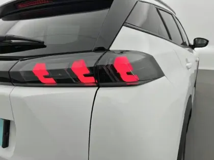 Photo 16 Peugeot 2008  PureTech 130 S&S EAT8